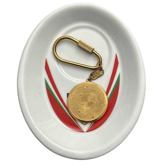 VINTAGE gold tone virgo astrology pendant attached to 1928 engraved carabiner. - Picture 5 of 6